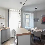 Unique In Great Location Διαμέρισμα *